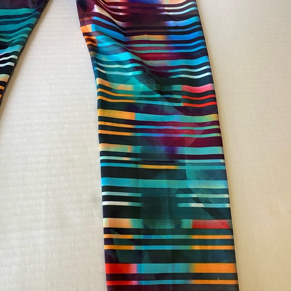 Athleta Rainbow Stripe Laser Beam Sonar Cropped Leggings Size Small - Picture 8 of 15